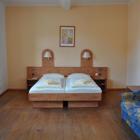 Schlosshotel Am Hainich Behringen  Rum bild